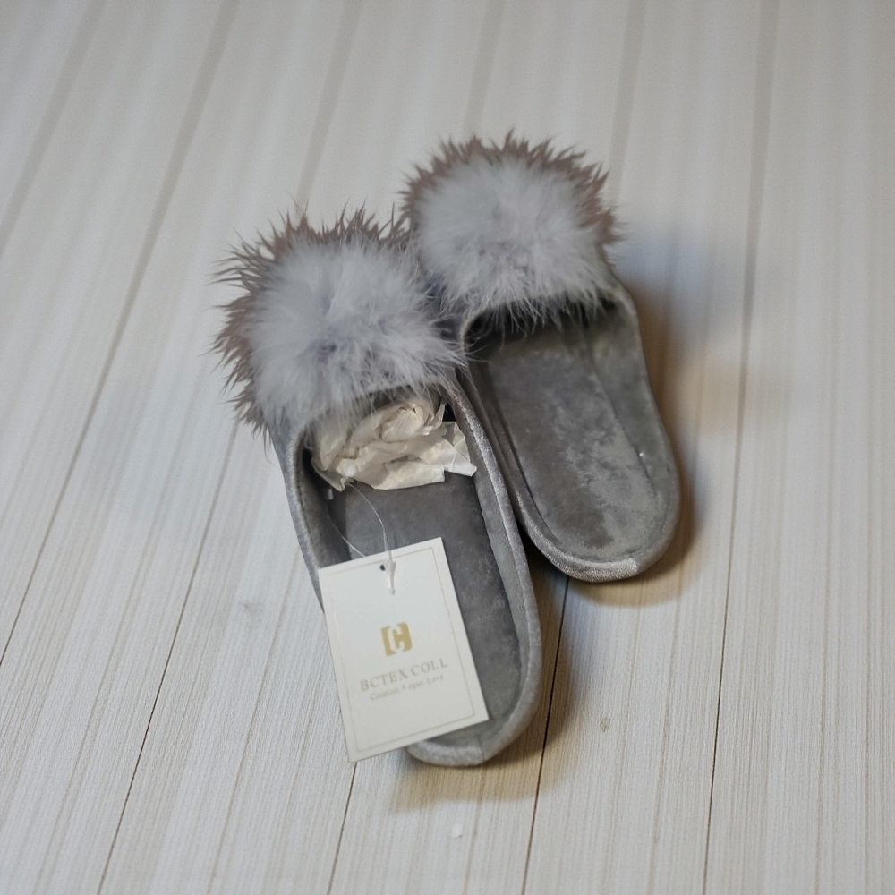 NWT BCTEN COLL Women's Gray Fur Slippers - Picture 2 of 4